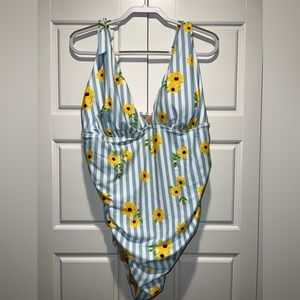 Old Navy  - Plus Size - Tie-Shoulder Ruched Plunge One Piece Swimsuit - 3XL